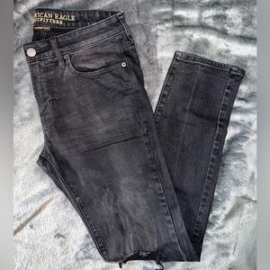 American Eagle Outfitters Extreme Flex Distressed Skinny Jean. Size 31x32